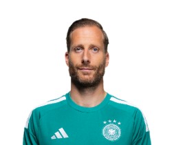 	Oliver Baumann 	